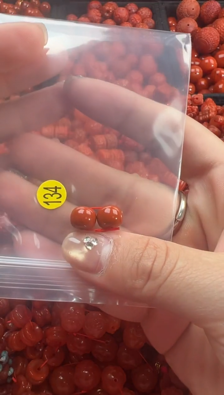 南红玛瑙未镶嵌颈饰1