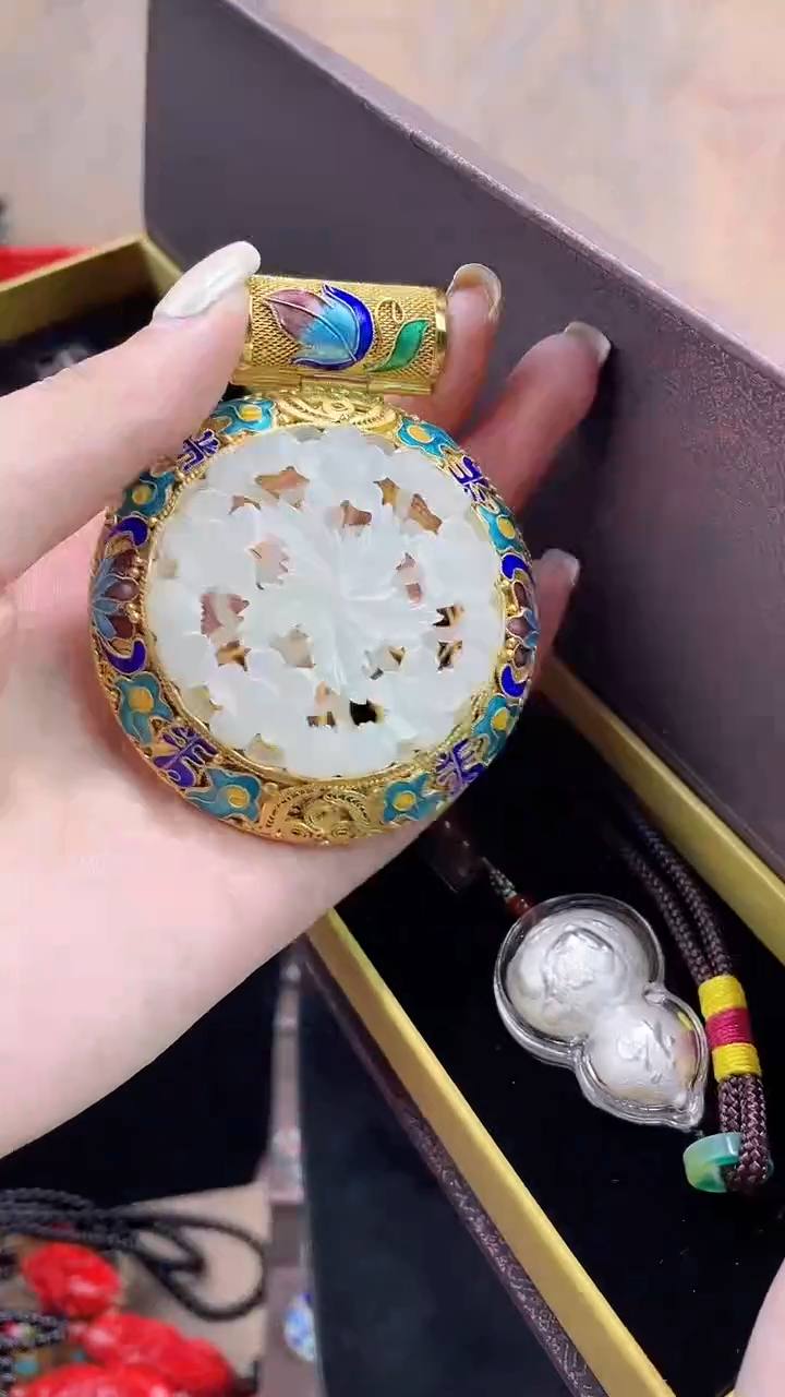 傲****@非遗手工花丝镶嵌吊坠加葫芦
