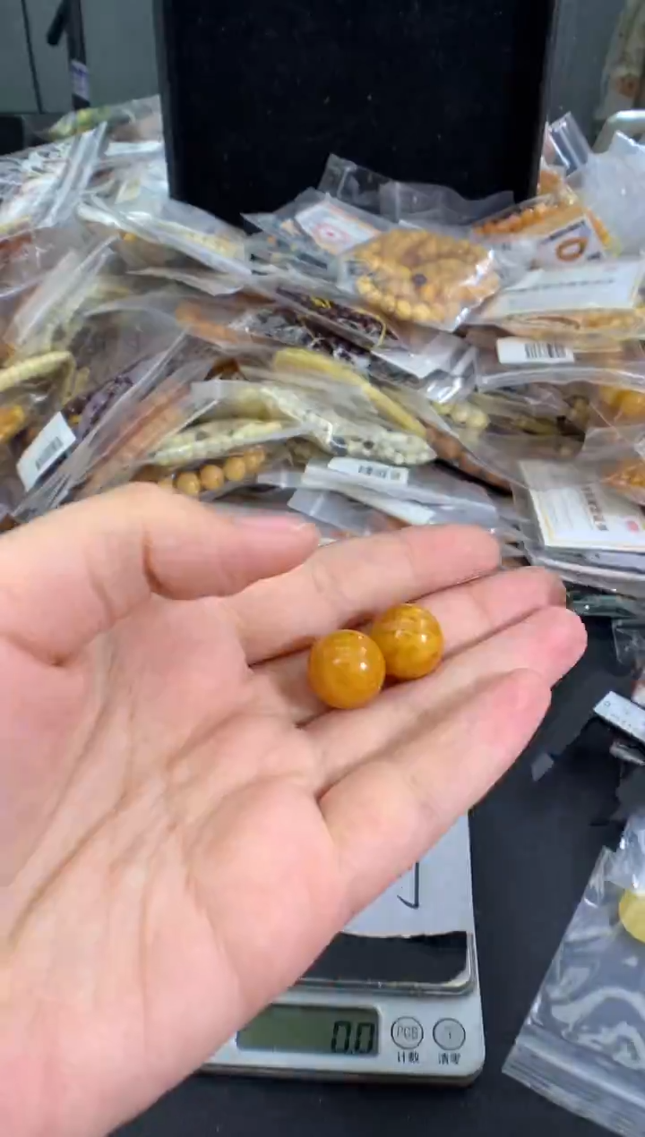 蜜蜡未镶嵌珠宝奇石多样性发一件