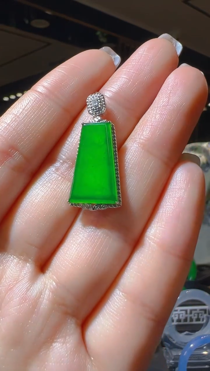 【闪购商品】翡翠吊坠(赠链)18K金镶嵌015    