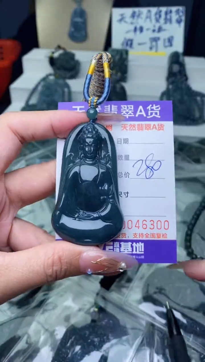 【闪购商品】翡翠颈饰未镶嵌··········