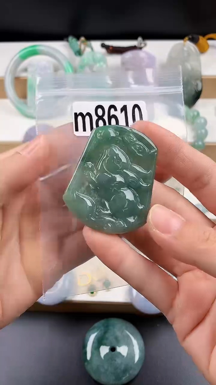 颈饰未镶嵌翡翠天然翡翠吊坠挂件