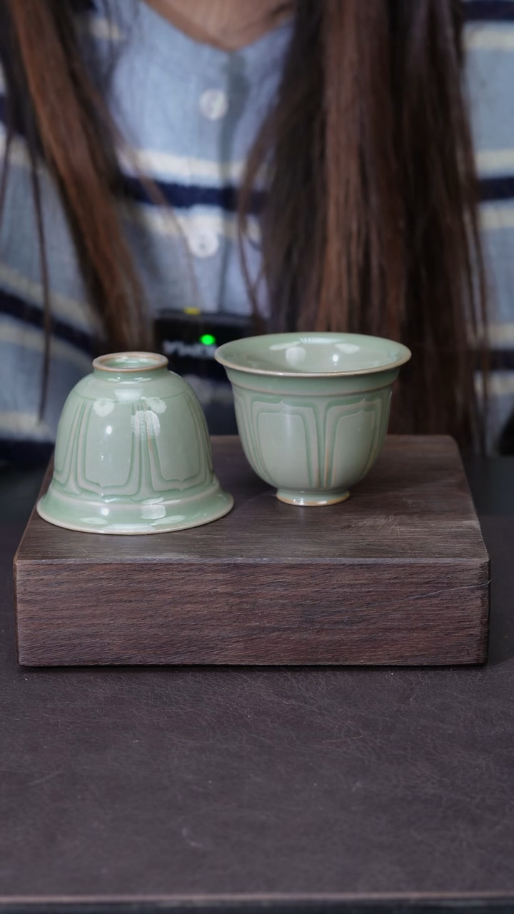 【闪购商品】其他莲瓣纹饰小客杯两只