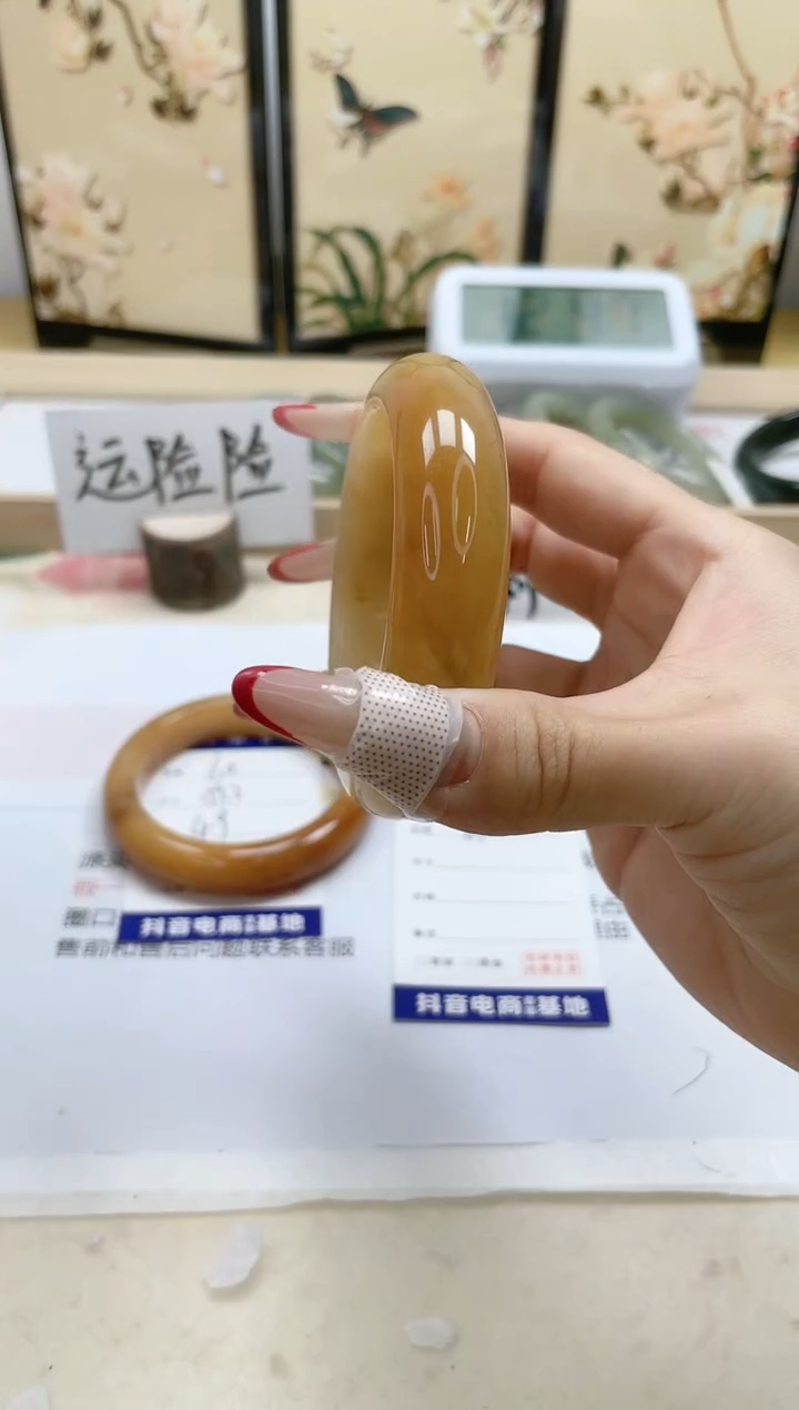 【闪购商品】石英质玉手镯未镶嵌61/56.6