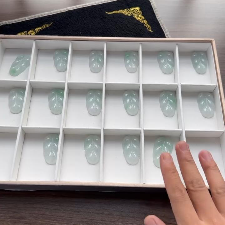 【杰缘珠宝】天然A货翡翠冰飘绿大叶子 多样性发一件