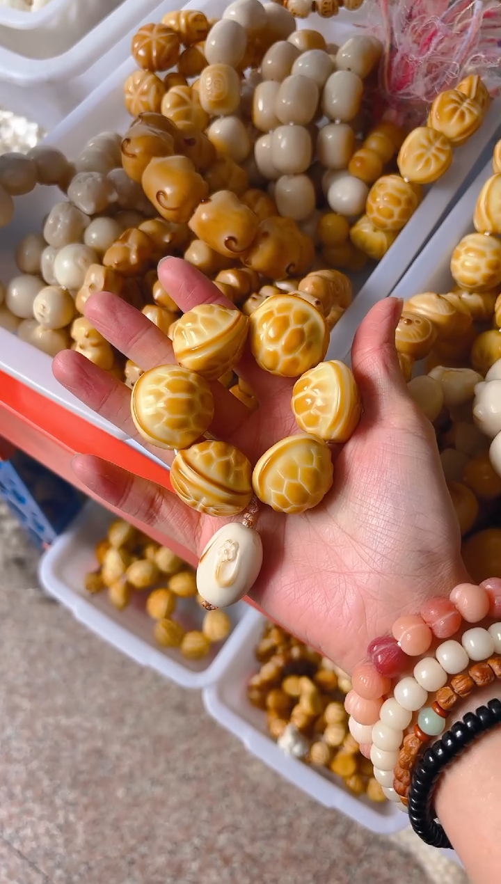 吊坠菩提根/象牙果超级大富甲手捻 大卡白色花兔