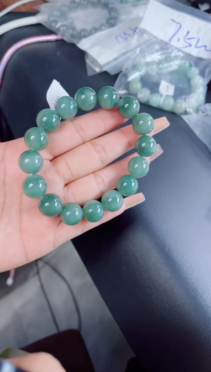 定制翡翠未镶嵌珠串