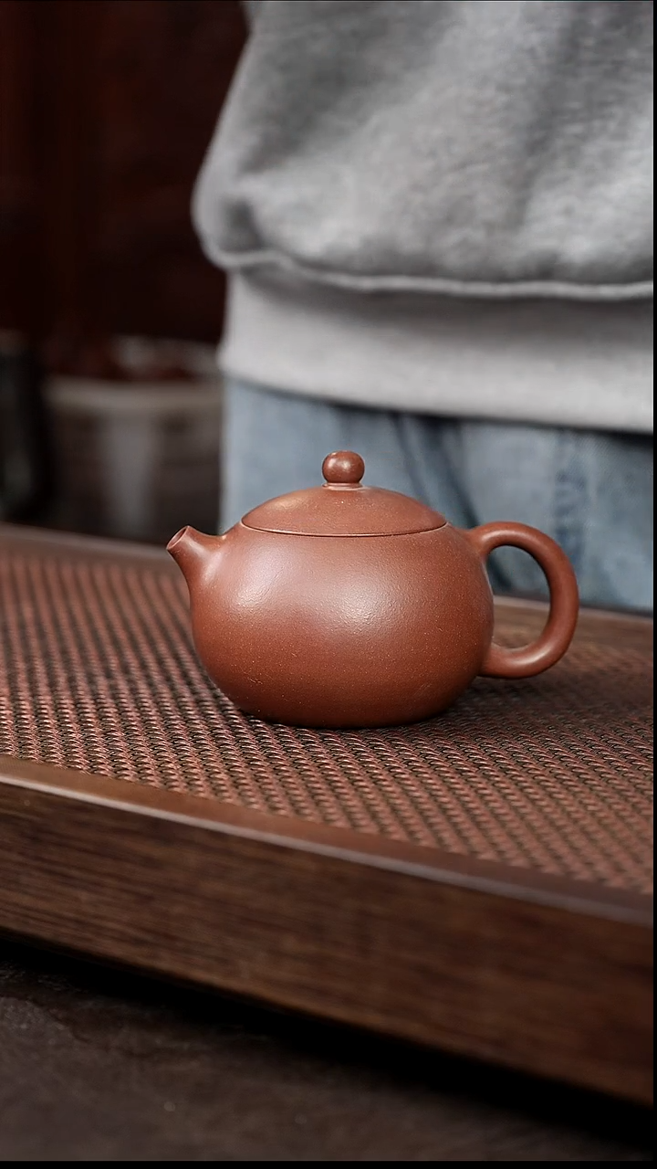 茶壶紫砂底槽清西施{微瑕}{不分大小}