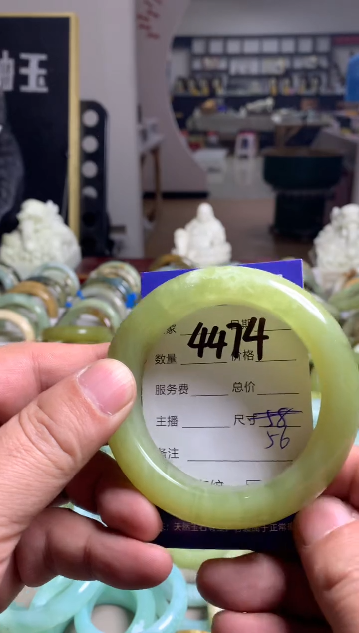 【闪购商品】蛇纹石玉手镯未镶嵌4474