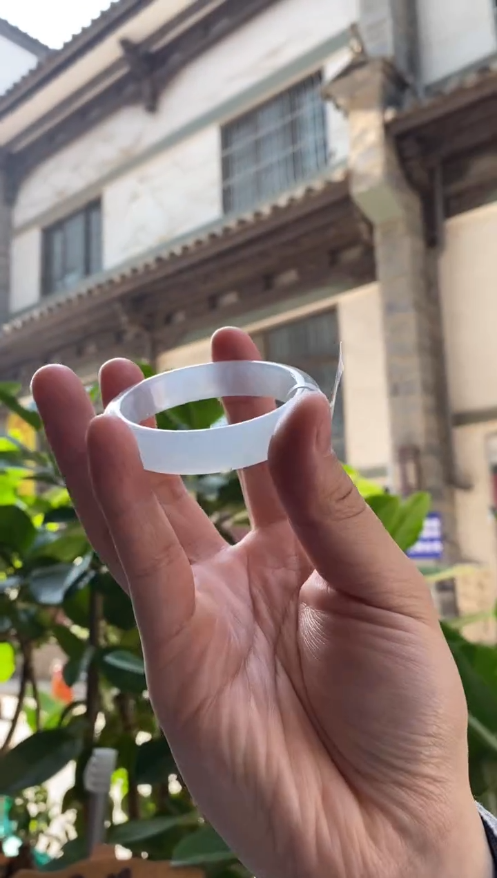 【闪购商品】翡翠手镯（贵妃镯）未镶嵌53贵妃