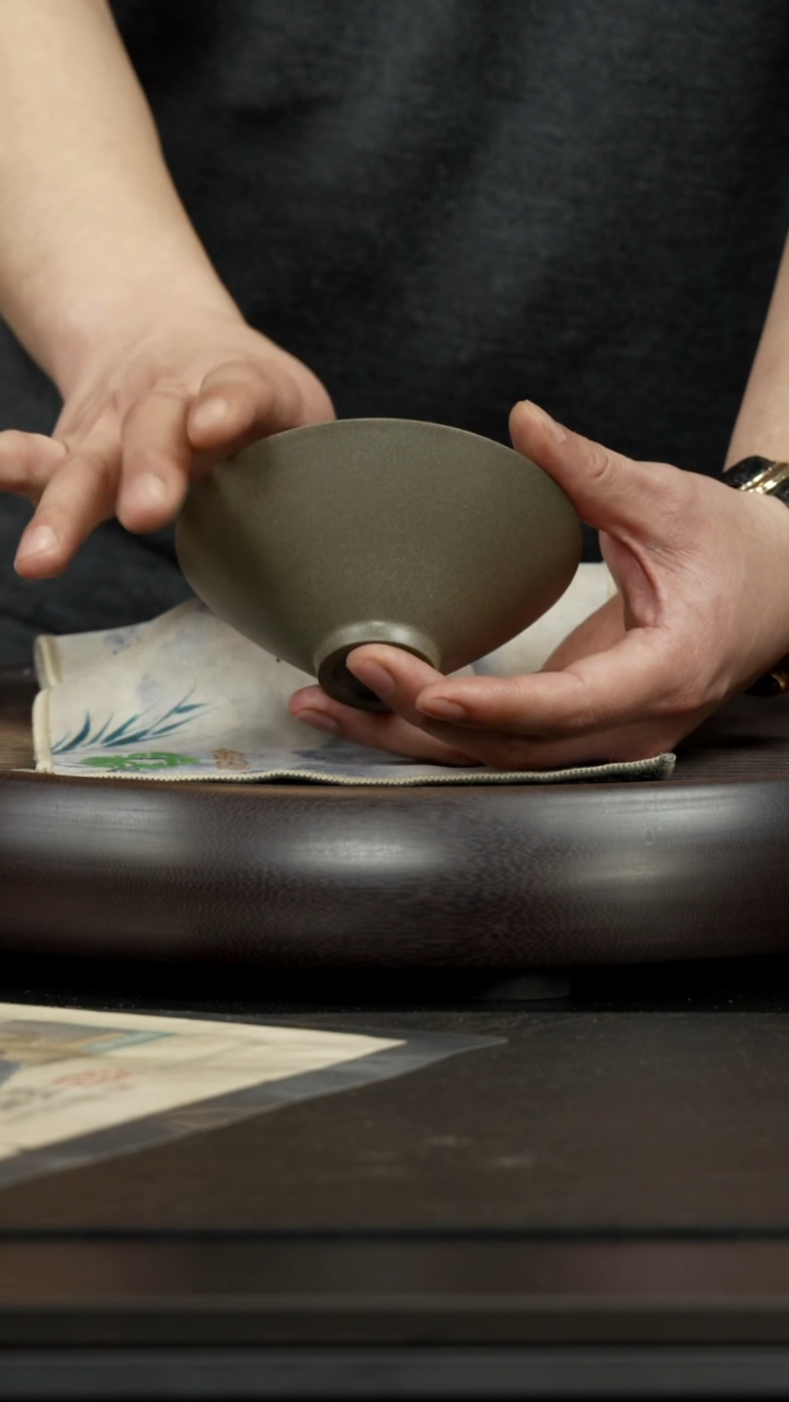 【闪购商品】紫砂茶杯蟹壳青斗笠杯 刻绘  