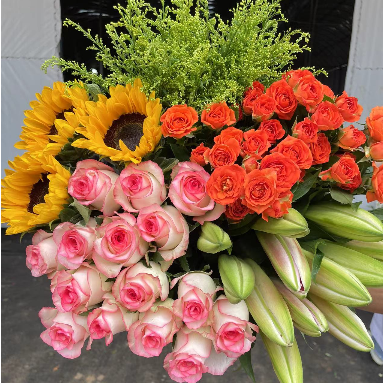 爱莎公主5只+百合5花苞+向日葵3枝+橙芭比3枝+配草5 云南昆明鲜花