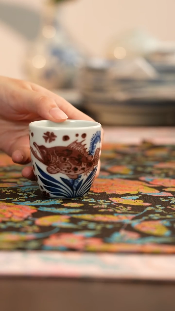 畅怀堂釉里红鱼纹手握杯