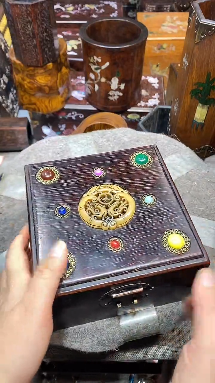 木木雕款盒子一个