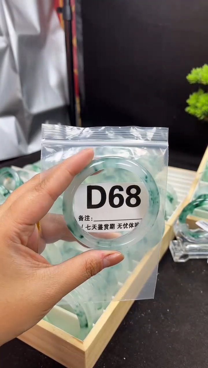 【闪购商品】石英岩玉手镯未镶嵌D68