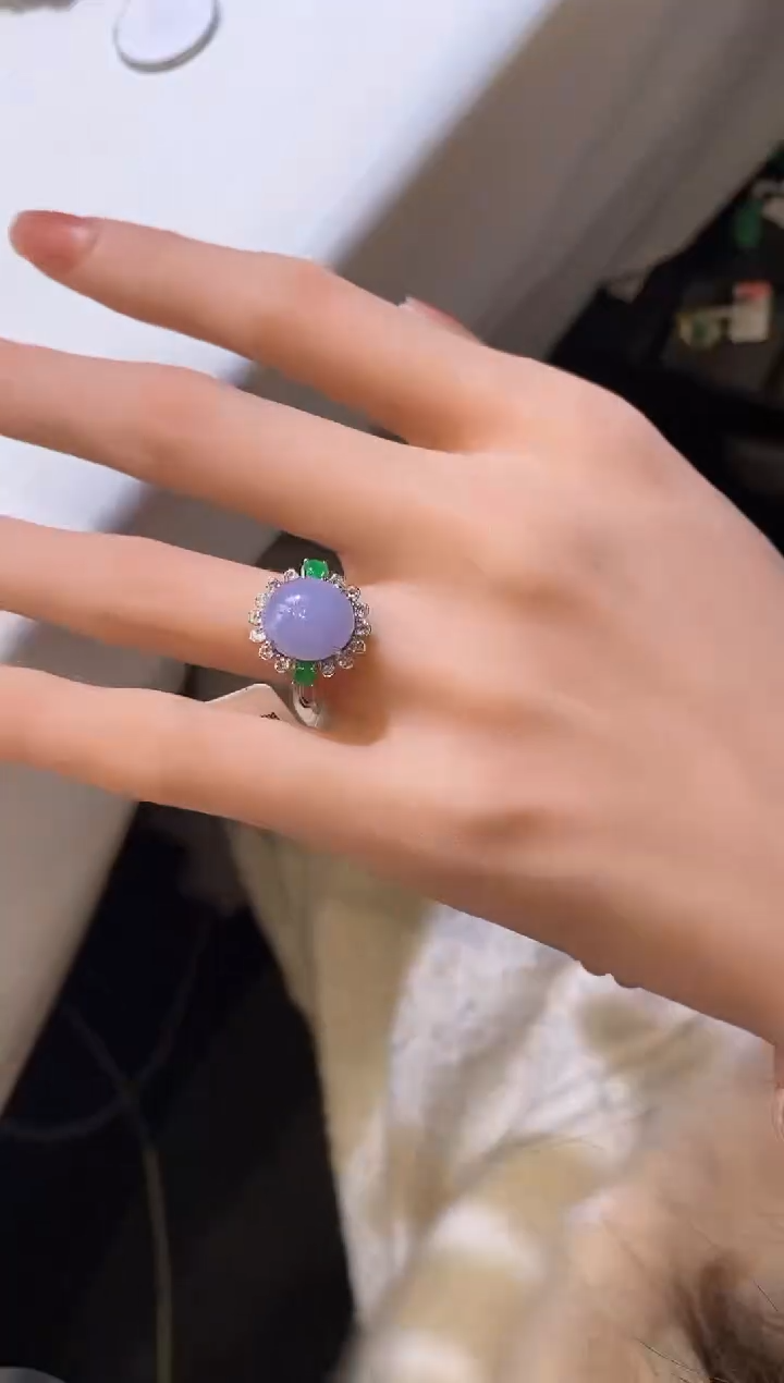 18K金镶嵌戒指翡翠戒指