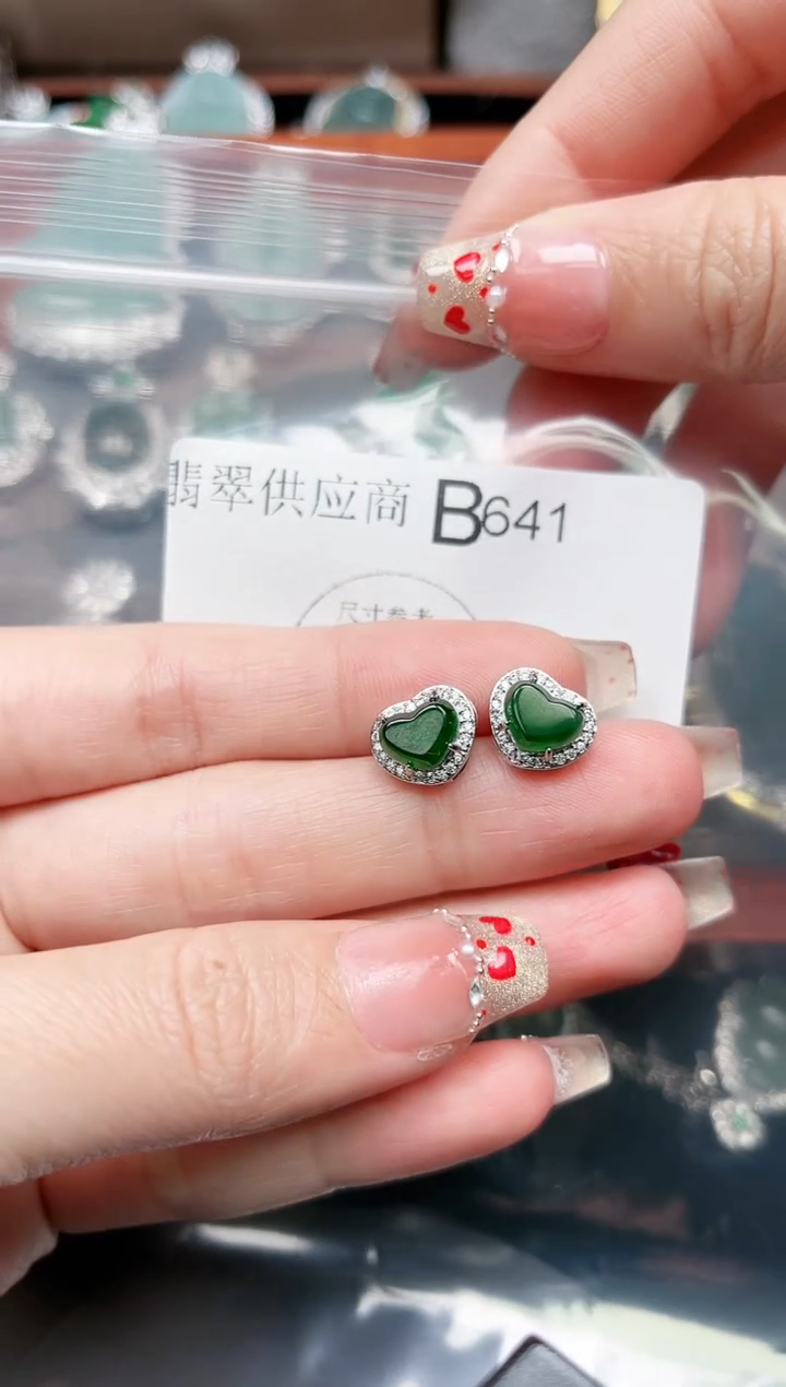 【闪购商品】翡翠颈饰未镶嵌641赠皮绳