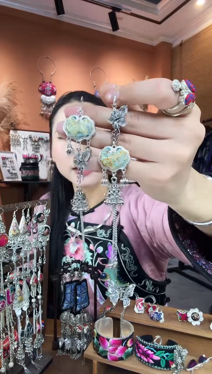 【闪购商品】刺绣纯手工民族风耳环