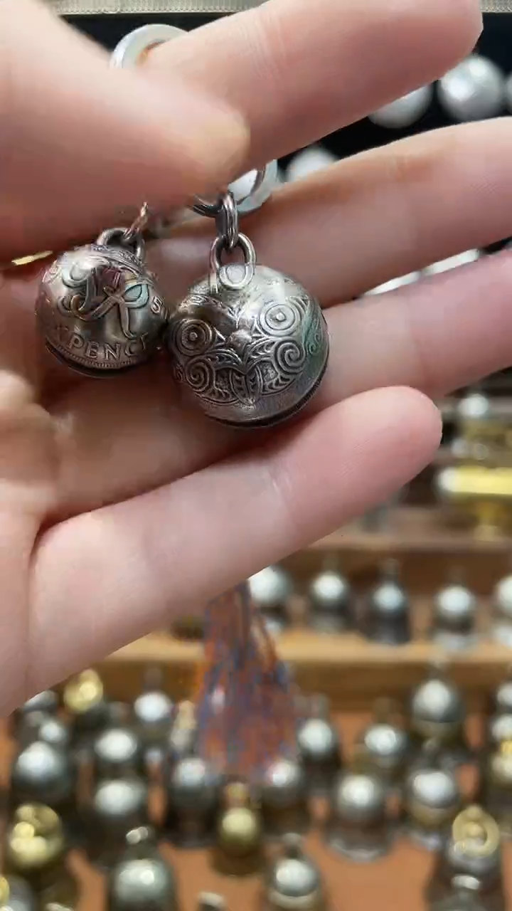 八**手英国乔六六便士圆铃+新西兰毛利人圆铃