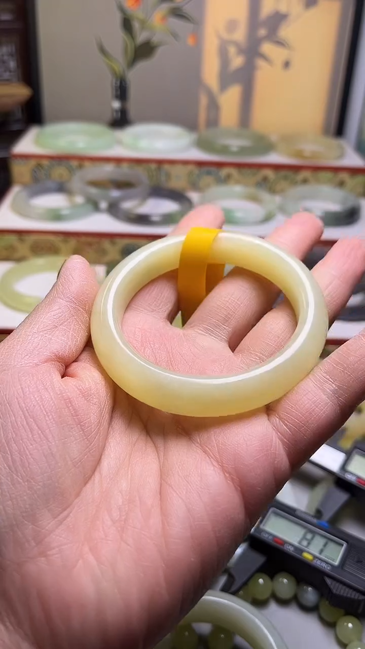 【闪购商品】和田玉未镶嵌手镯新疆若羌黄口蓝皮55.9