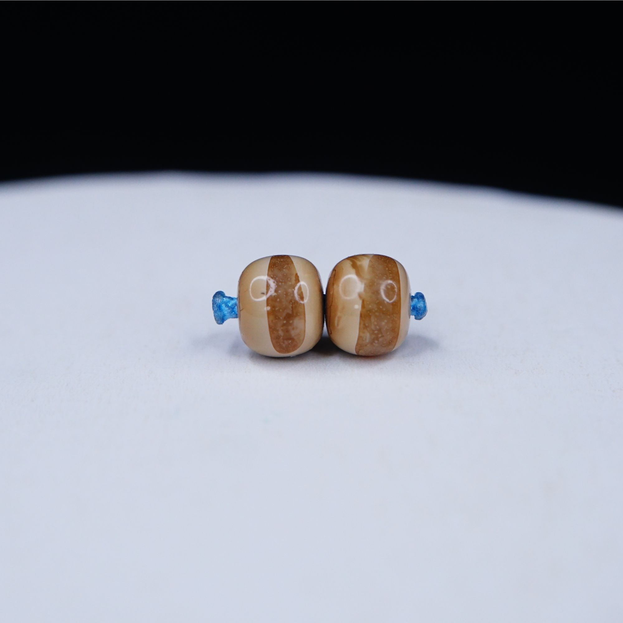 满咖沁妖花‘’卡布奇诺‘’老型对珠6.7mm琥珀蜜蜡