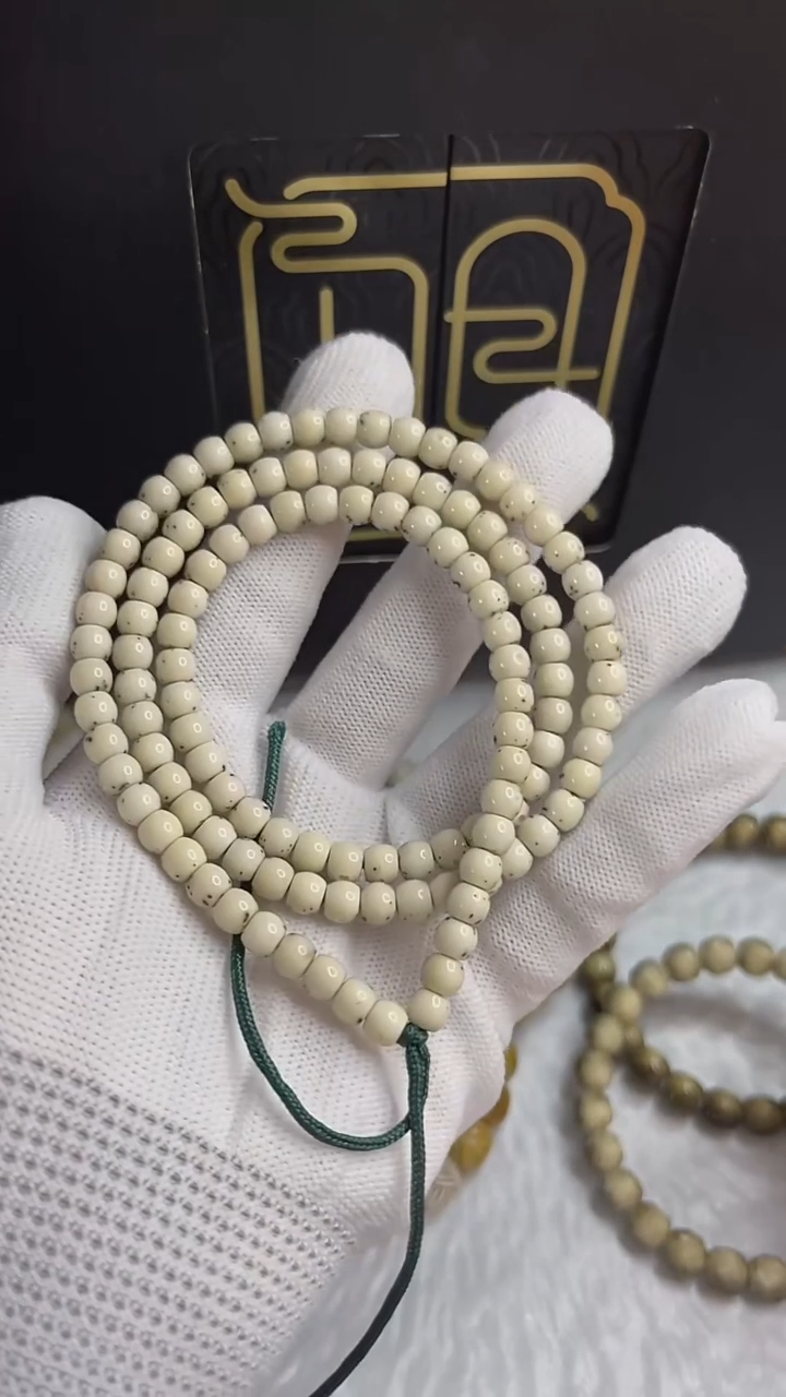 手串星月菩提小驼包6x5.a681