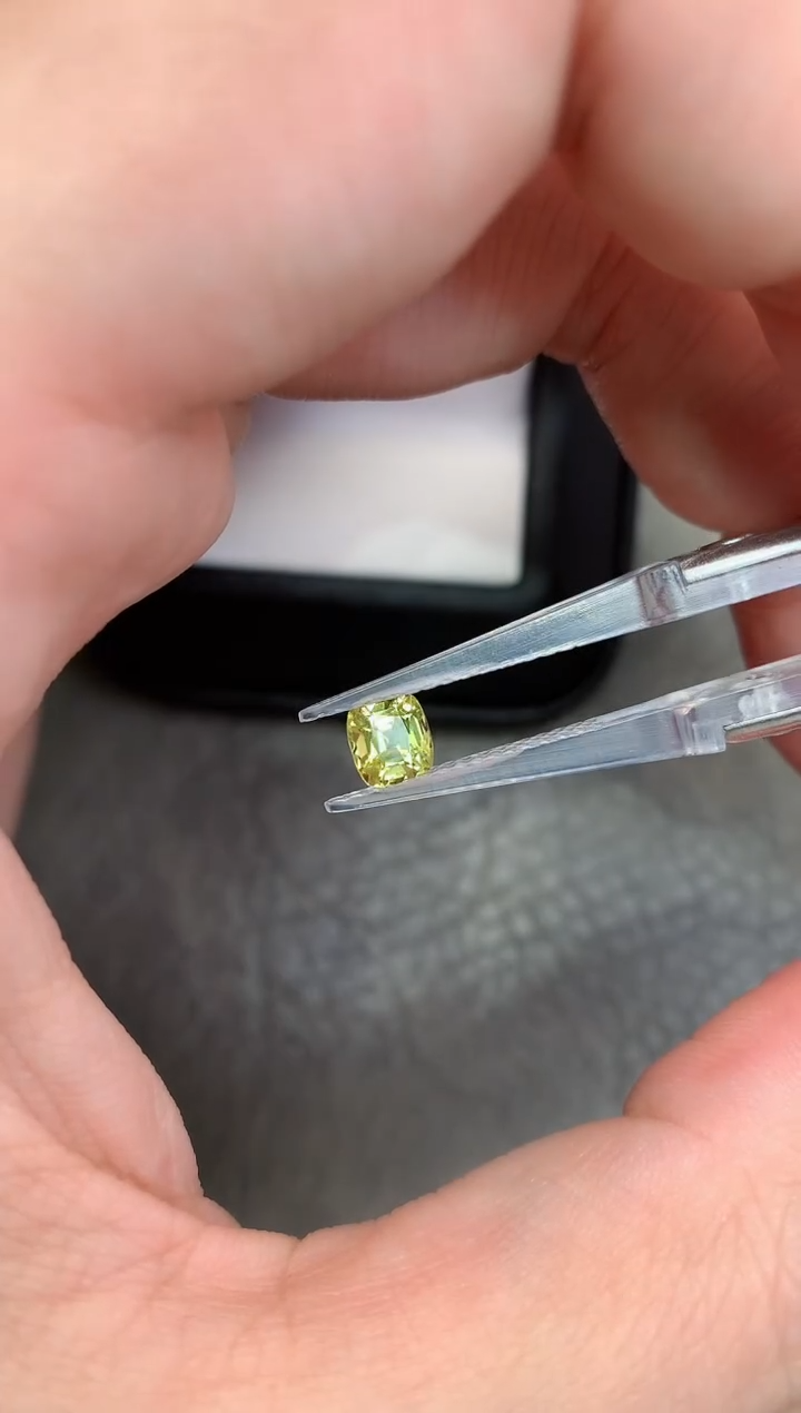【闪购商品】金绿宝石裸石未镶嵌0.88ct 枕形 EXX