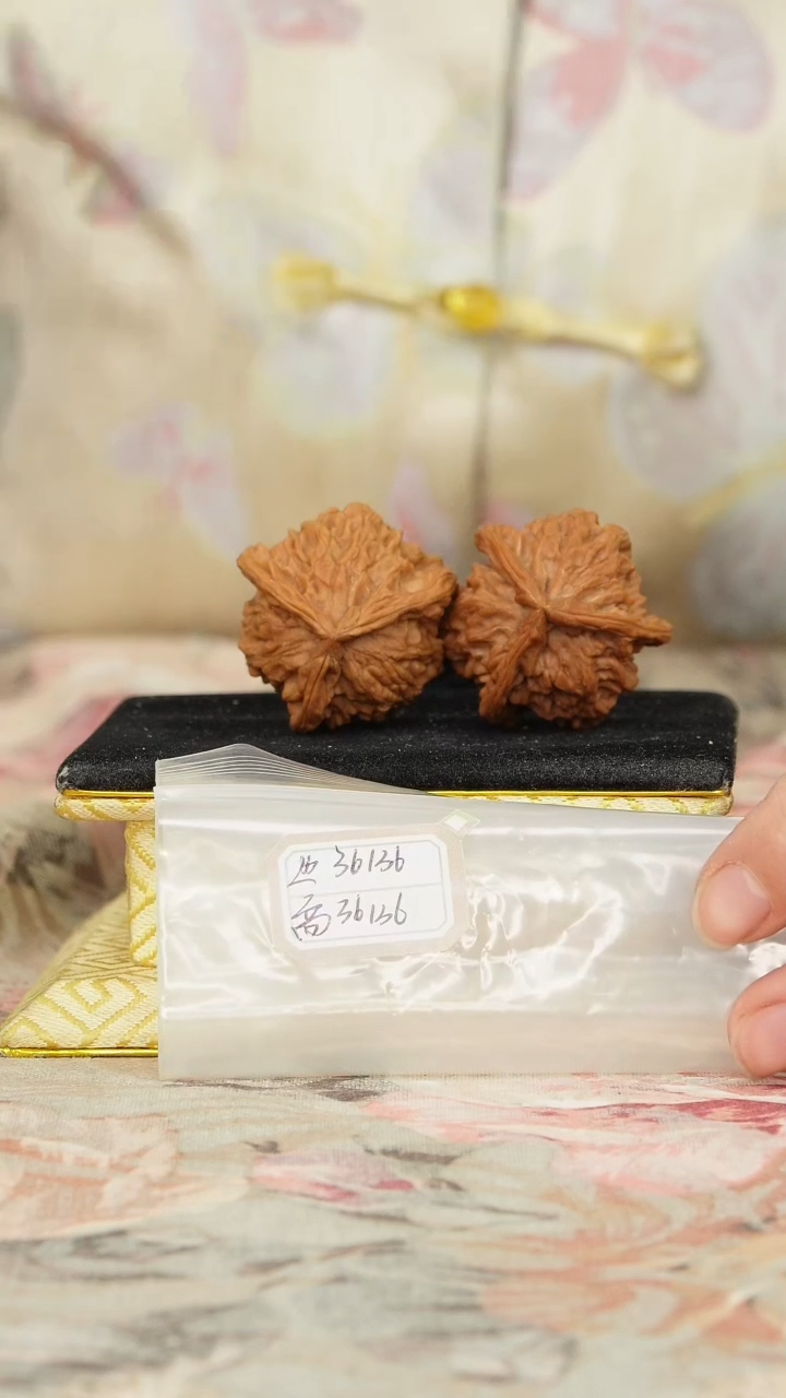 【闪购商品】文玩核桃把件盘山三棱