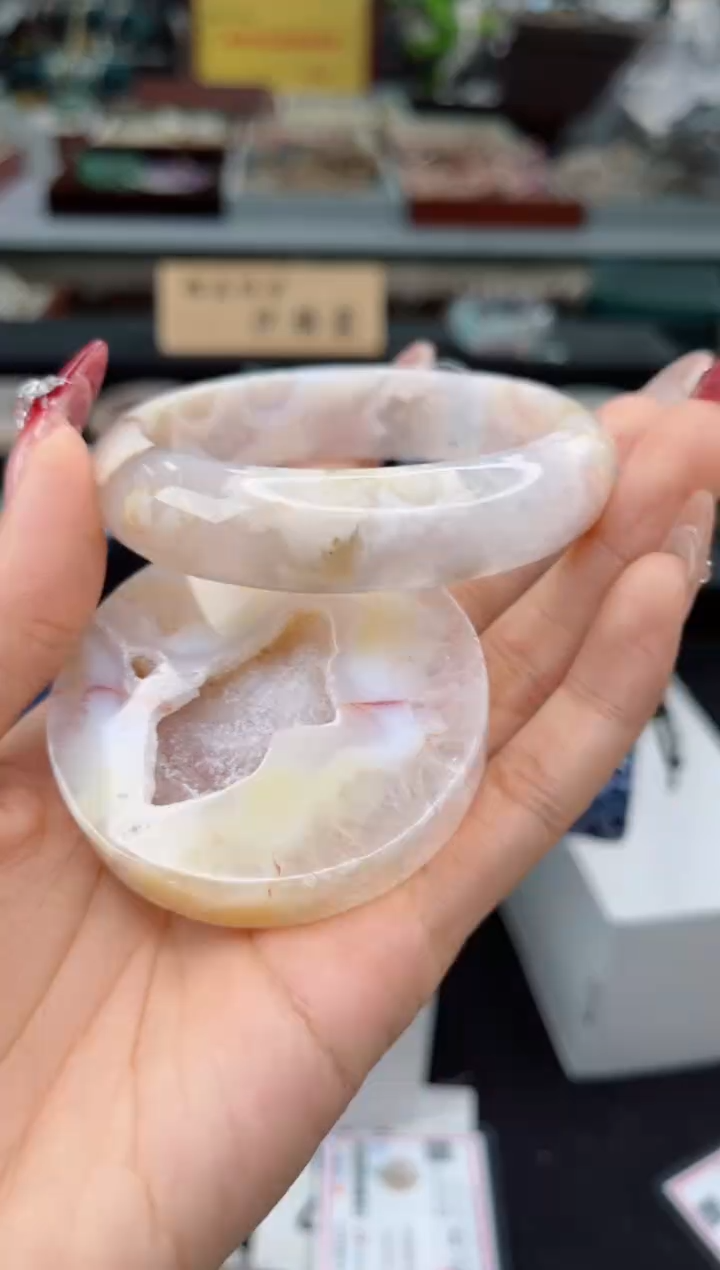 【闪购商品】石英质玉手镯未镶嵌61圈口（赠品镯心）1427090