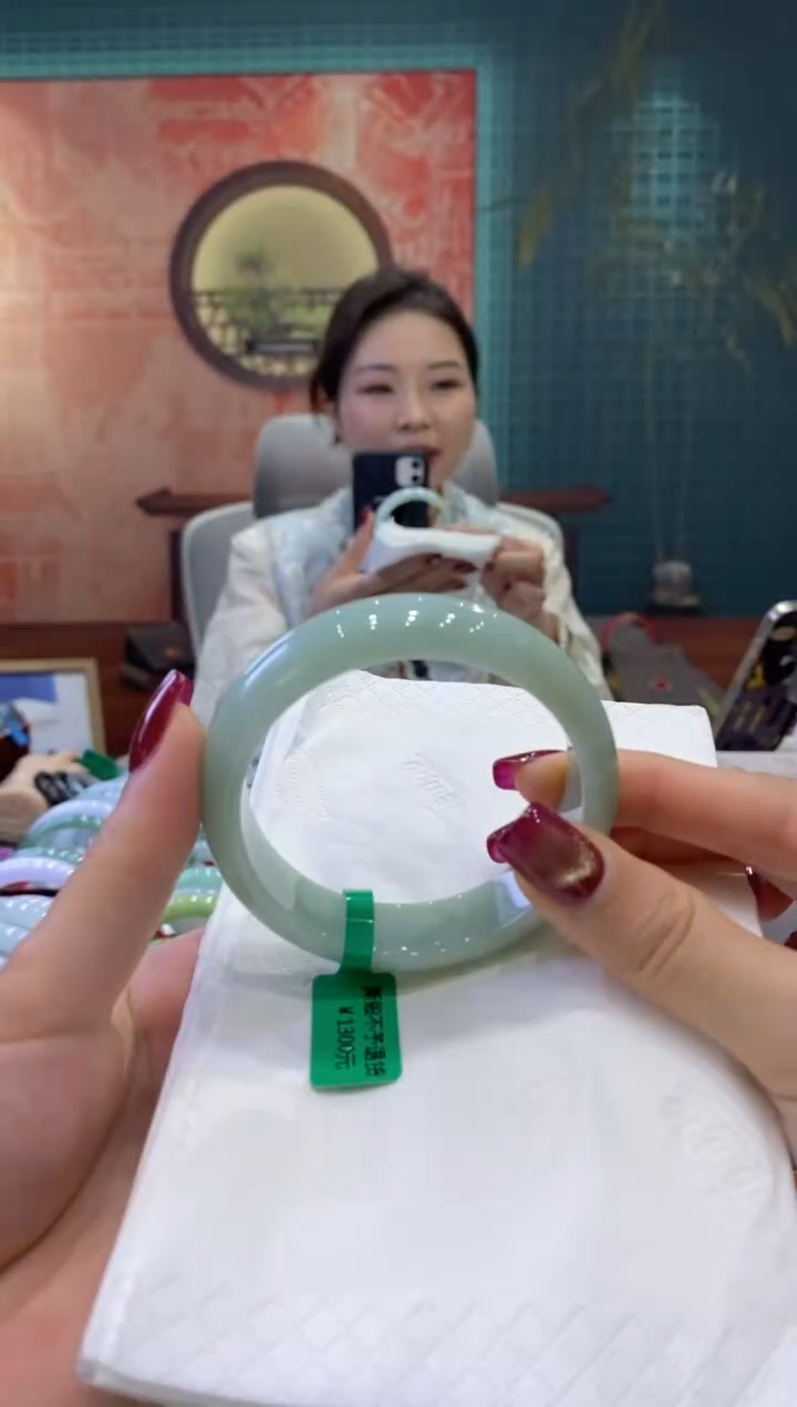 【闪购商品】翡翠手镯未镶嵌多人07765