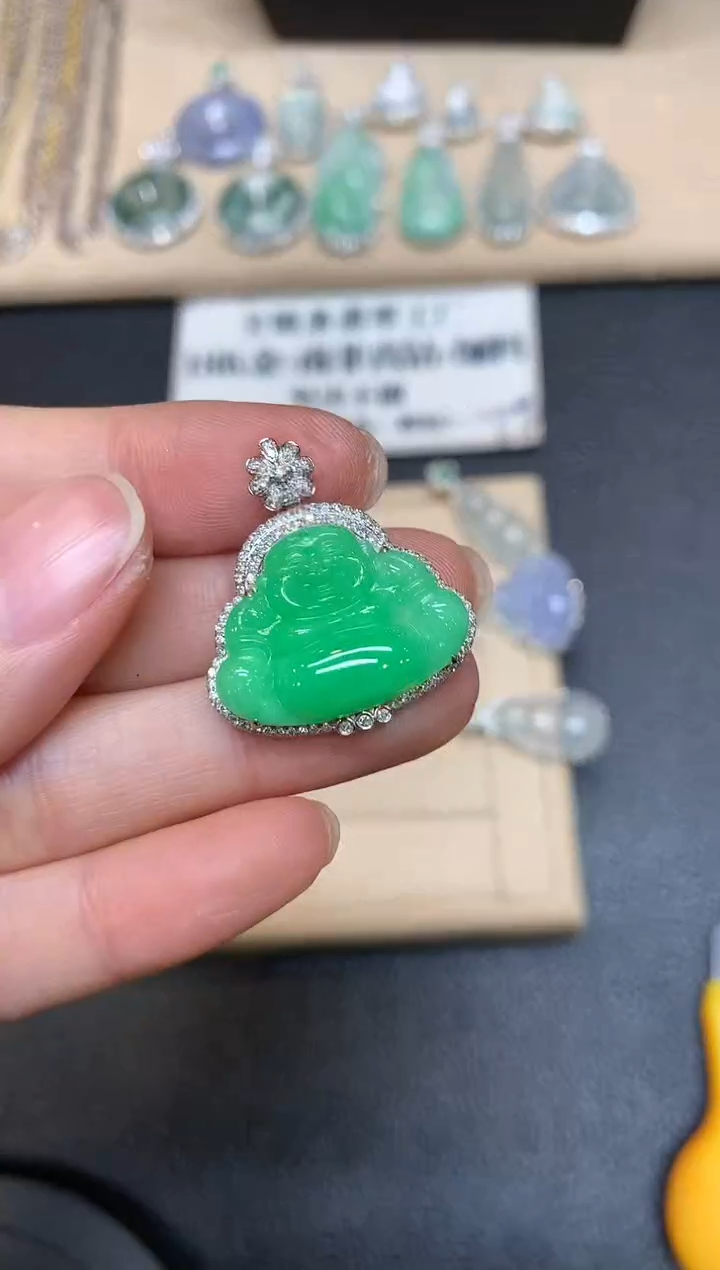 【闪购商品】翡翠颈饰18K金镶嵌佛公【无服务费】