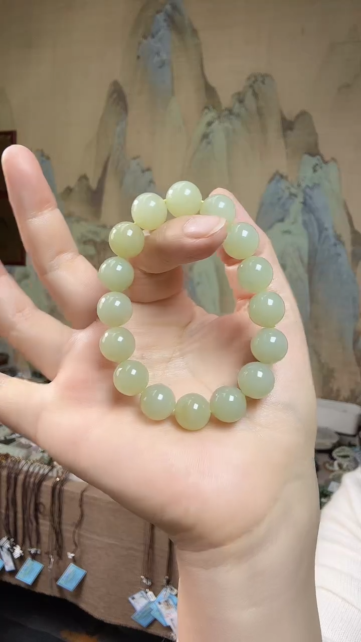 颈饰未镶嵌和田玉.