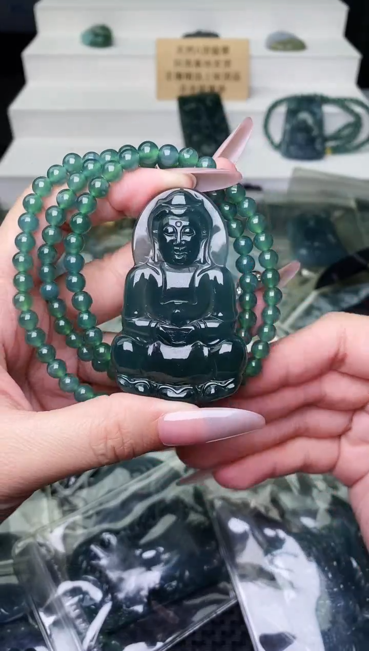 颈饰未镶嵌翡翠 