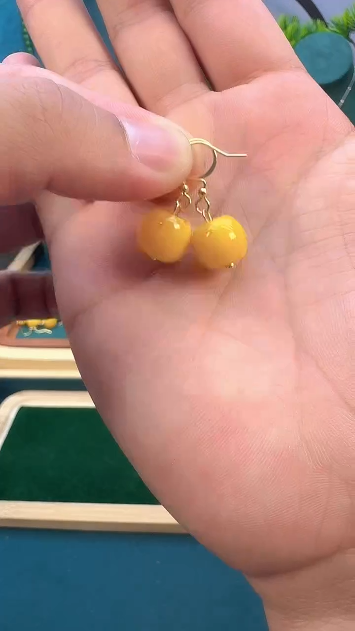 14K金镶嵌蜜蜡耳饰E01