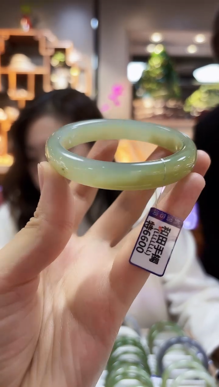 【闪购商品】和田玉手镯未镶嵌56.6