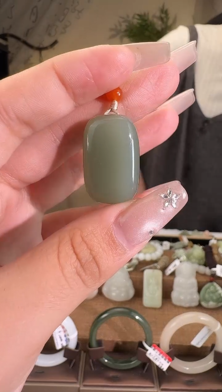 【闪购商品】和田玉未镶嵌颈饰无事牌