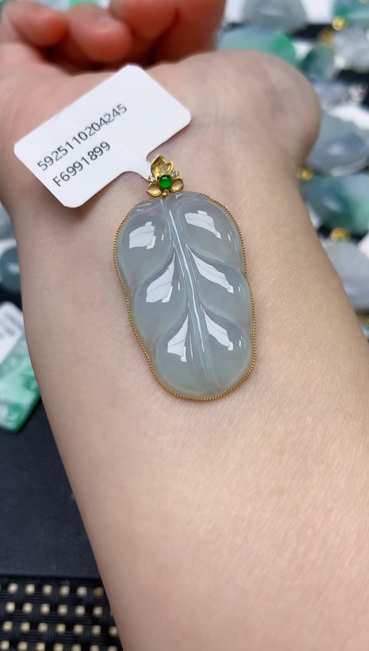 颈饰18K金镶嵌翡翠天然缅甸A货翡翠