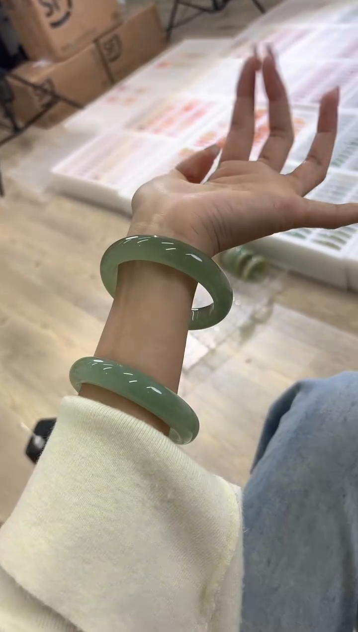 未镶嵌手镯石英质玉8-54D