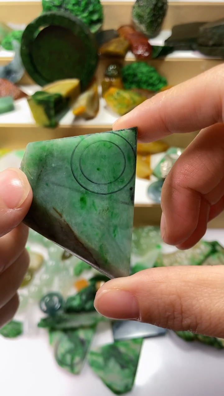 颈饰未镶嵌翡翠叶*190天然翡翠