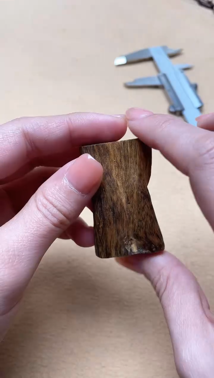 【闪购商品】沉香吊坠棋楠5.1*3.2红金倪吊坠多样性发其一