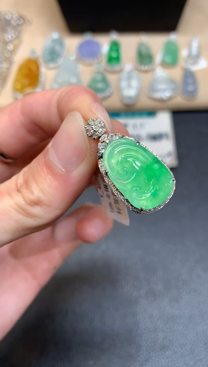 【闪购商品】翡翠颈饰18K金镶嵌如意【无服务费】