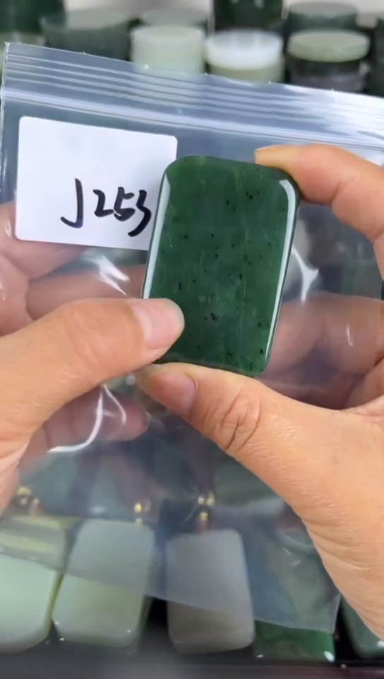 和田玉未镶嵌珠宝半成品牌子