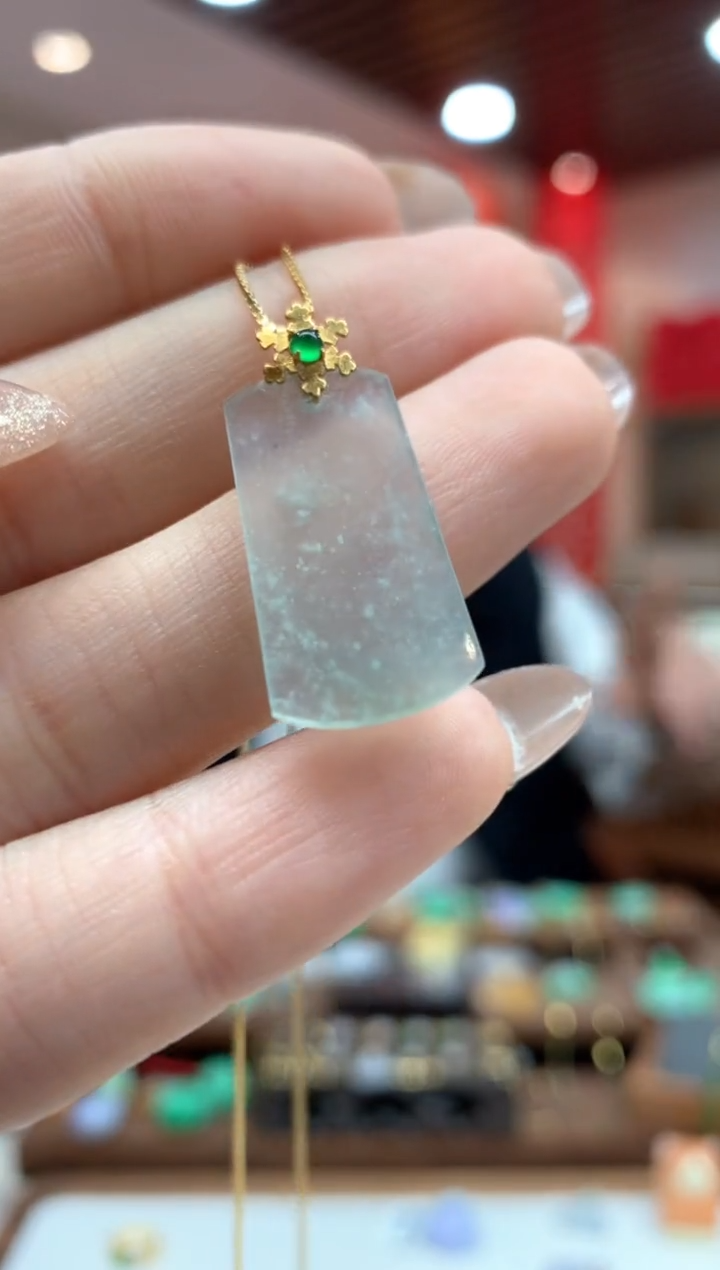 【闪购商品】翡翠吊坠(不含链)18K金镶嵌无事牌