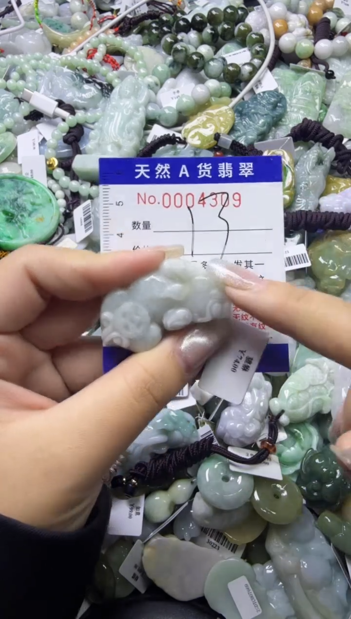 【闪购商品】翡翠颈饰未镶嵌00004309