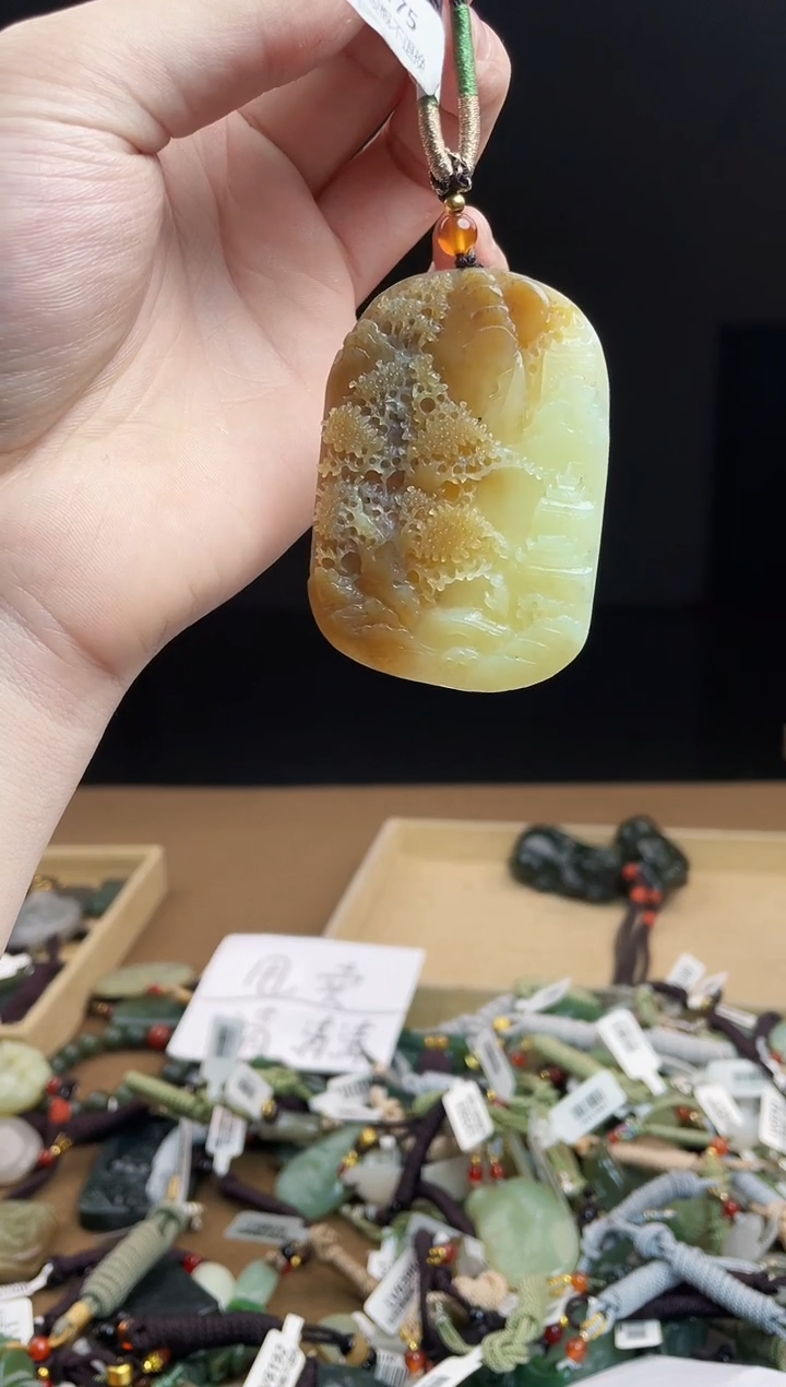 颈饰未镶嵌和田玉1