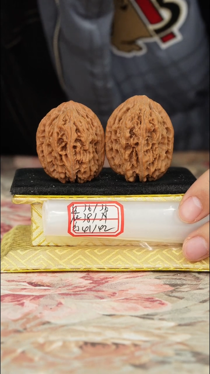 【闪购商品】文玩核桃把件龙纹将军榜