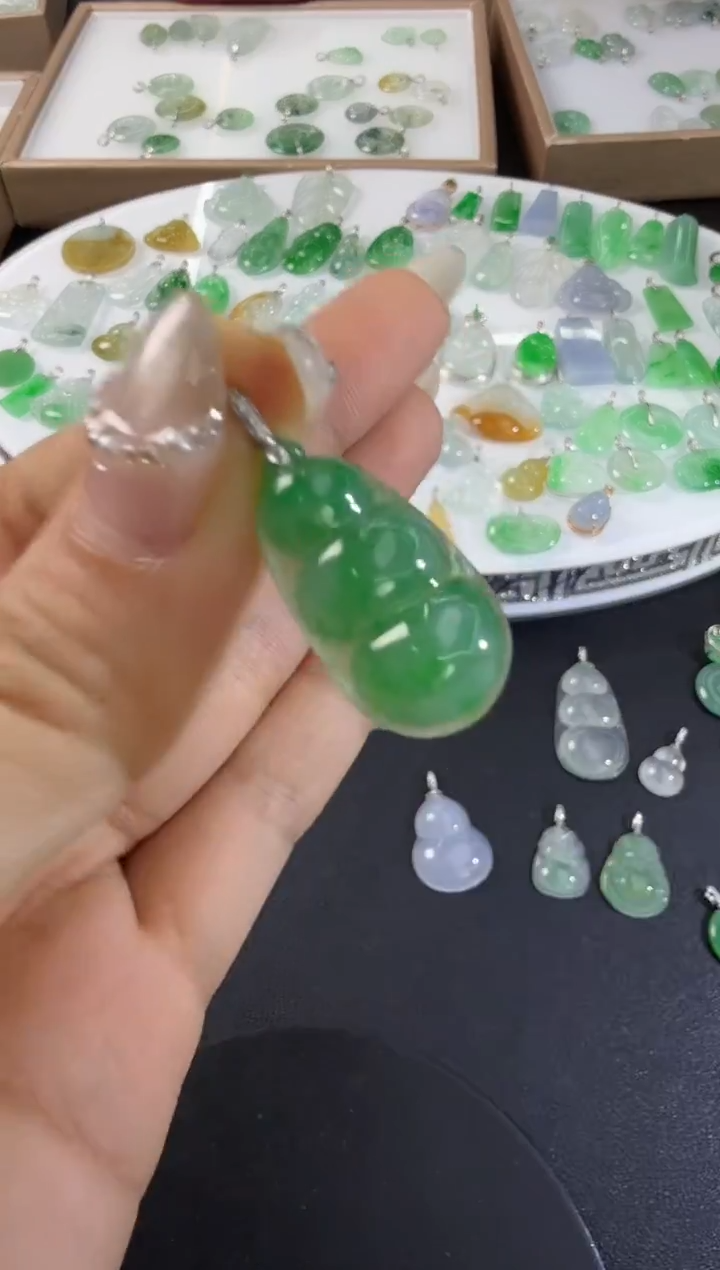 颈饰18K金镶嵌翡翠H1130-1501-355