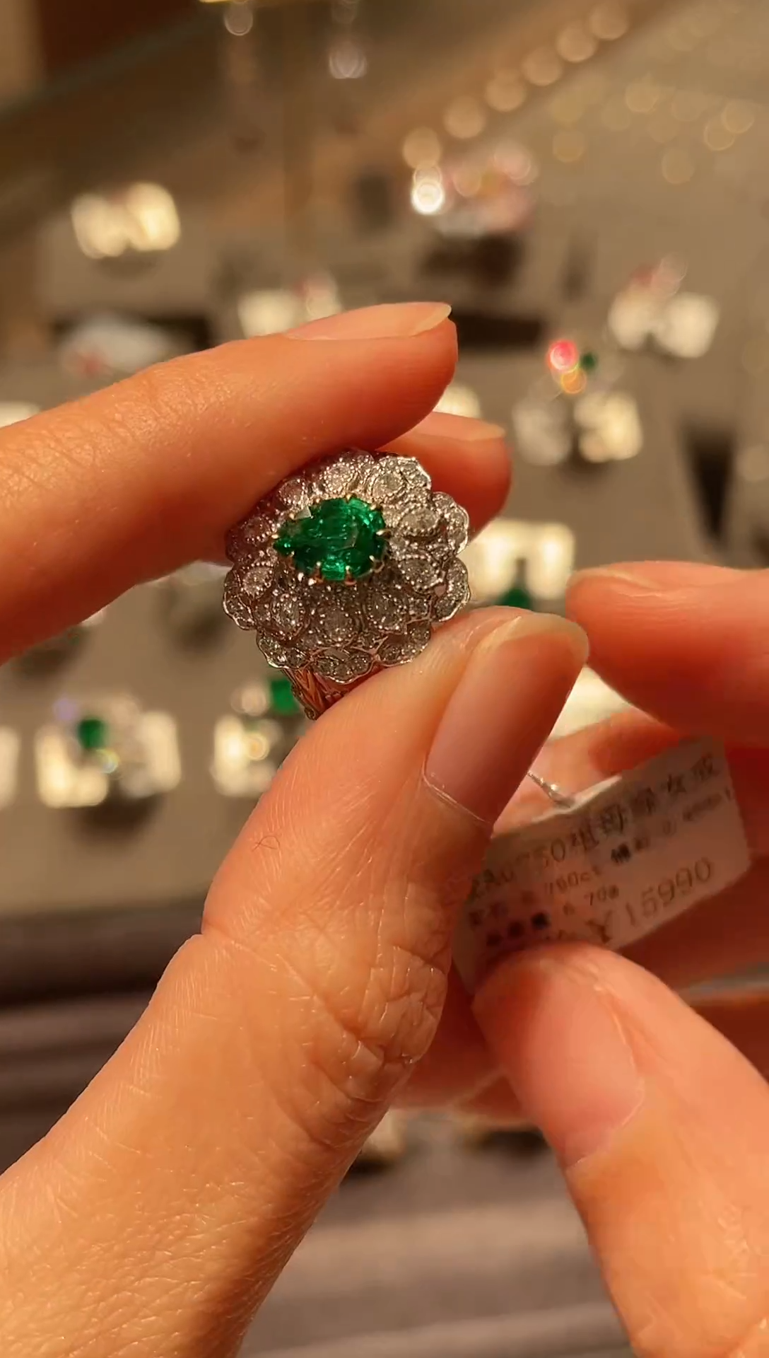 【闪购商品】祖母绿戒指18K金镶嵌0.76ct