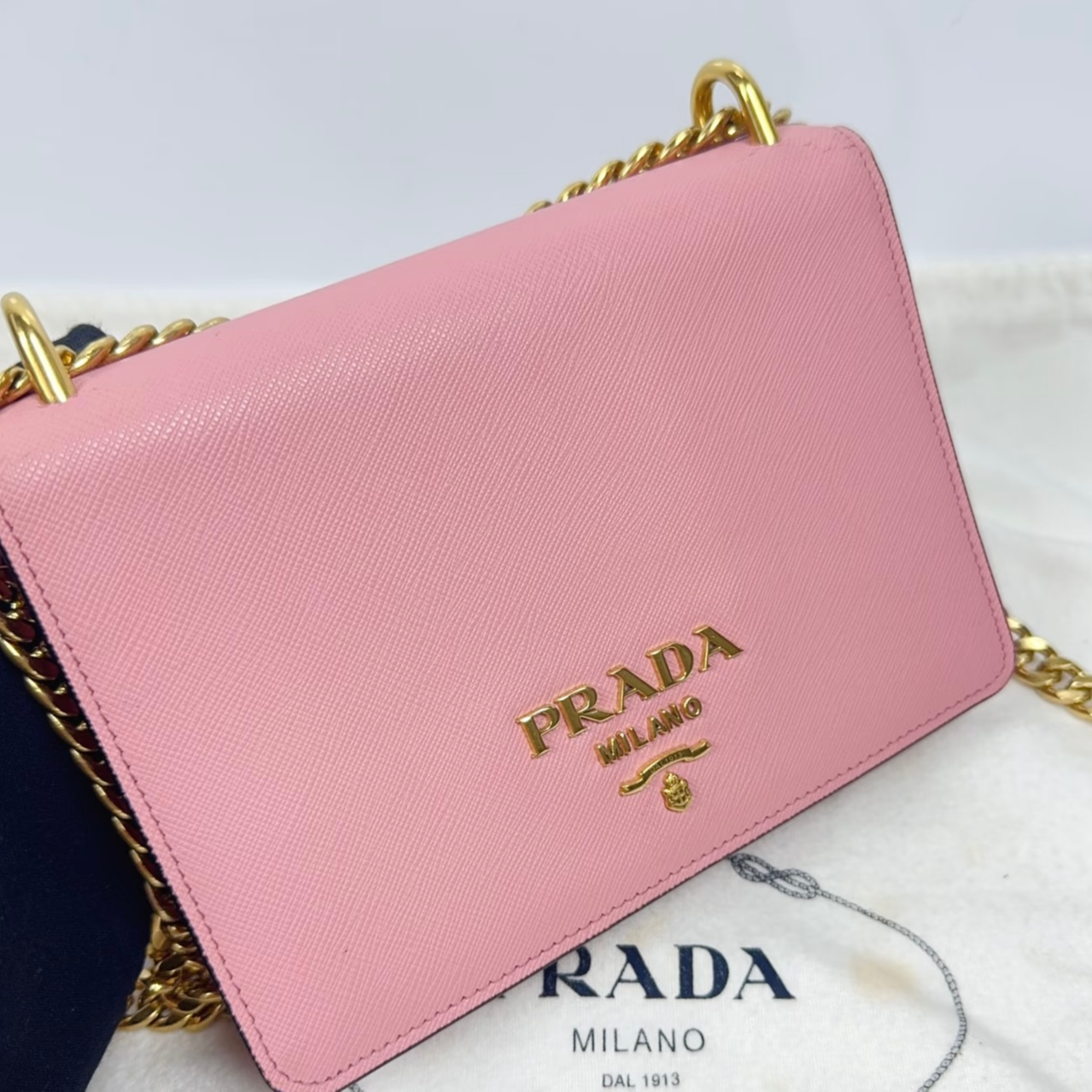 99新 Prada/普拉达 prada 粉色链条包0053