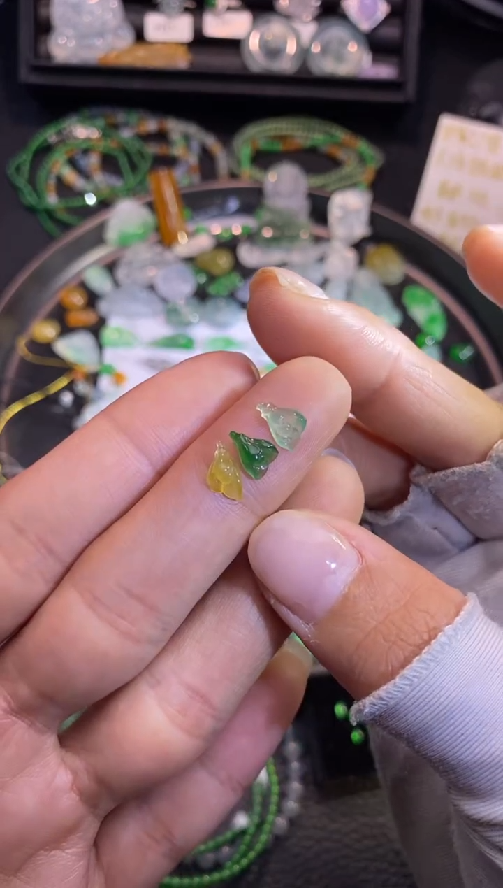 【闪购商品】翡翠挂件未镶嵌兰花